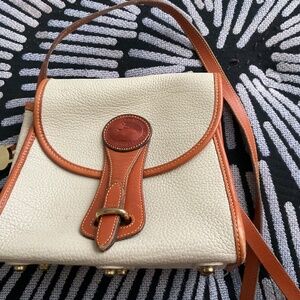 Vintage Dooney and Bourke Essex crossbody purse